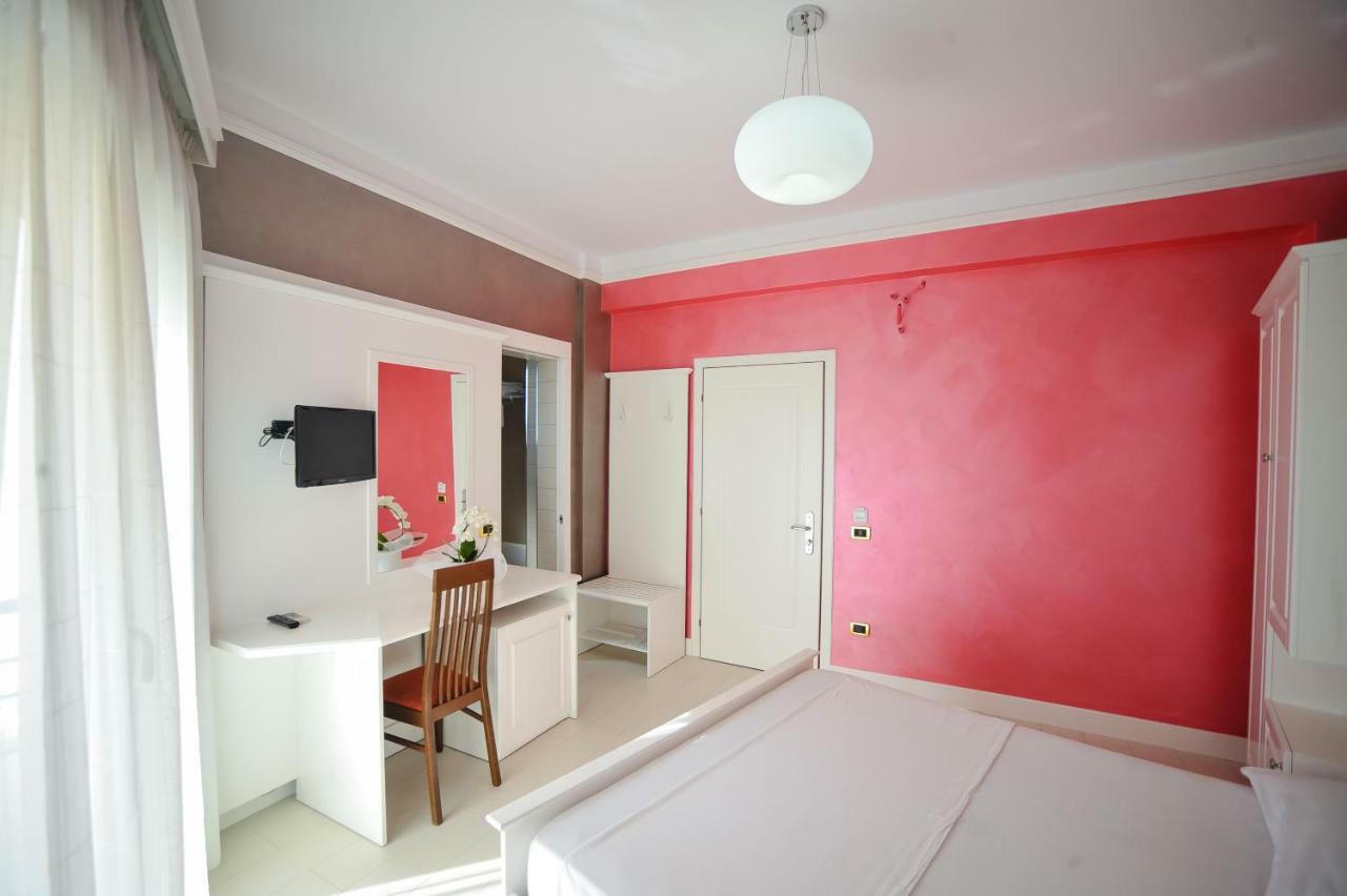 Iliria Internacional Hotel ดูร์เรส ภายนอก รูปภาพ